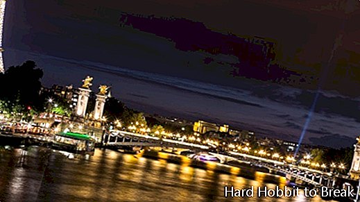 Paris malam