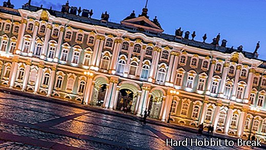 national-heritage-museum-and-winter-palace1