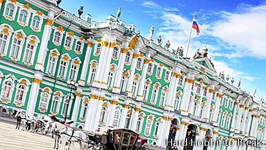 national-heritage-museum-and-winter-palace