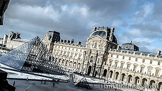 Paříž-Louvre